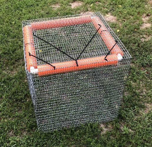 2Pcs Foldable Fishing Cage Floating Fishing Basket Mesh Hole Fish